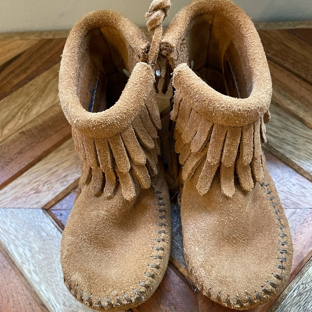 Baby Minnetonka Booties // Size 4